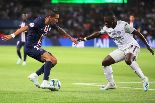 库里39分汤神对阵老东家22分 勇士险胜独行侠