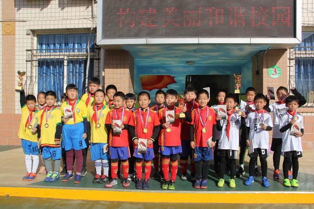 里尔考虑与31岁前巴萨中卫乌姆蒂蒂解约